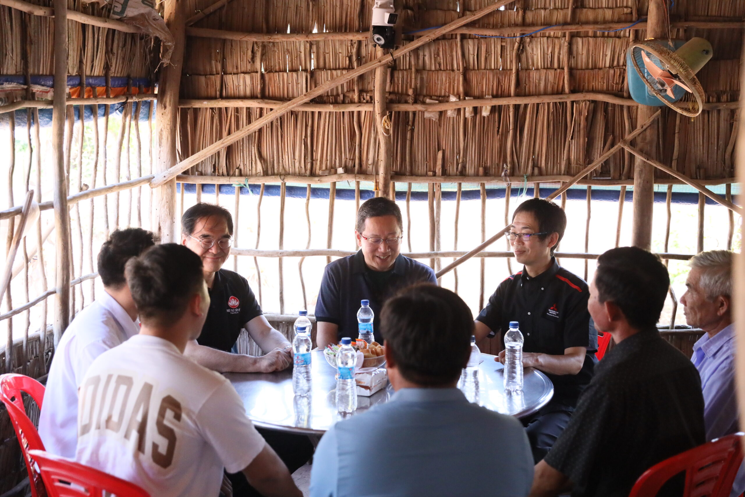 trò chuyện giữa mitsubishi và gia đình kỹ sư